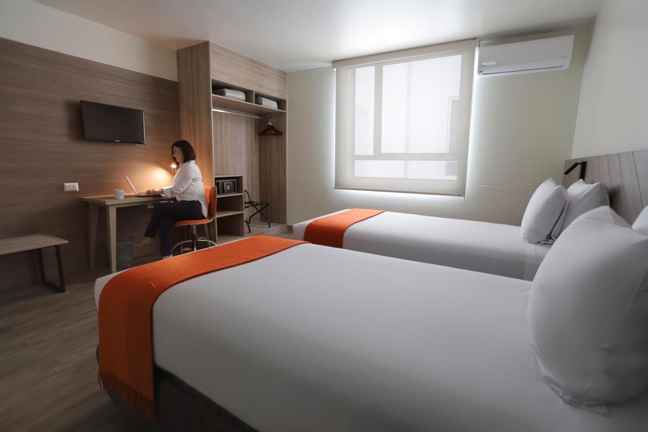 Hotel Casa Andina Standard Trujillo Plaza Esterno foto