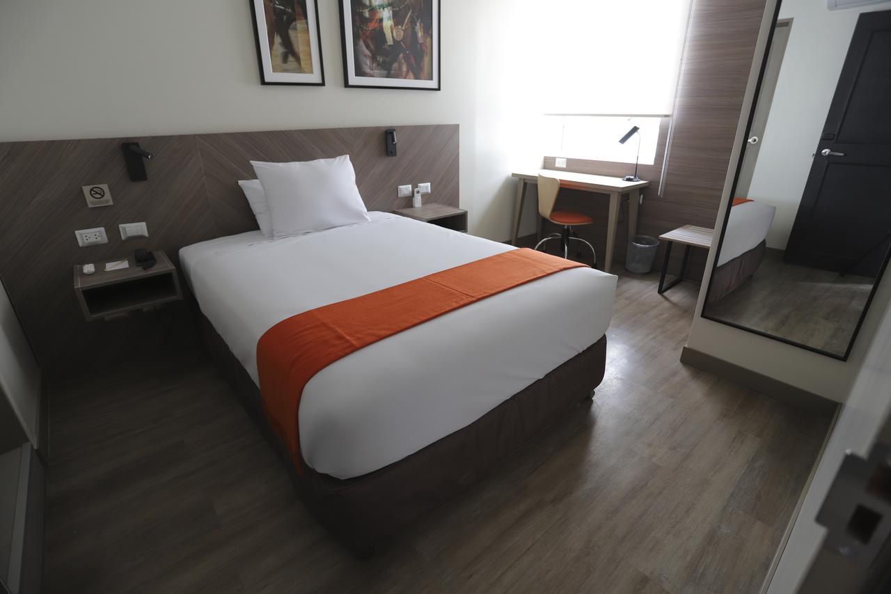 Hotel Casa Andina Standard Trujillo Plaza Esterno foto